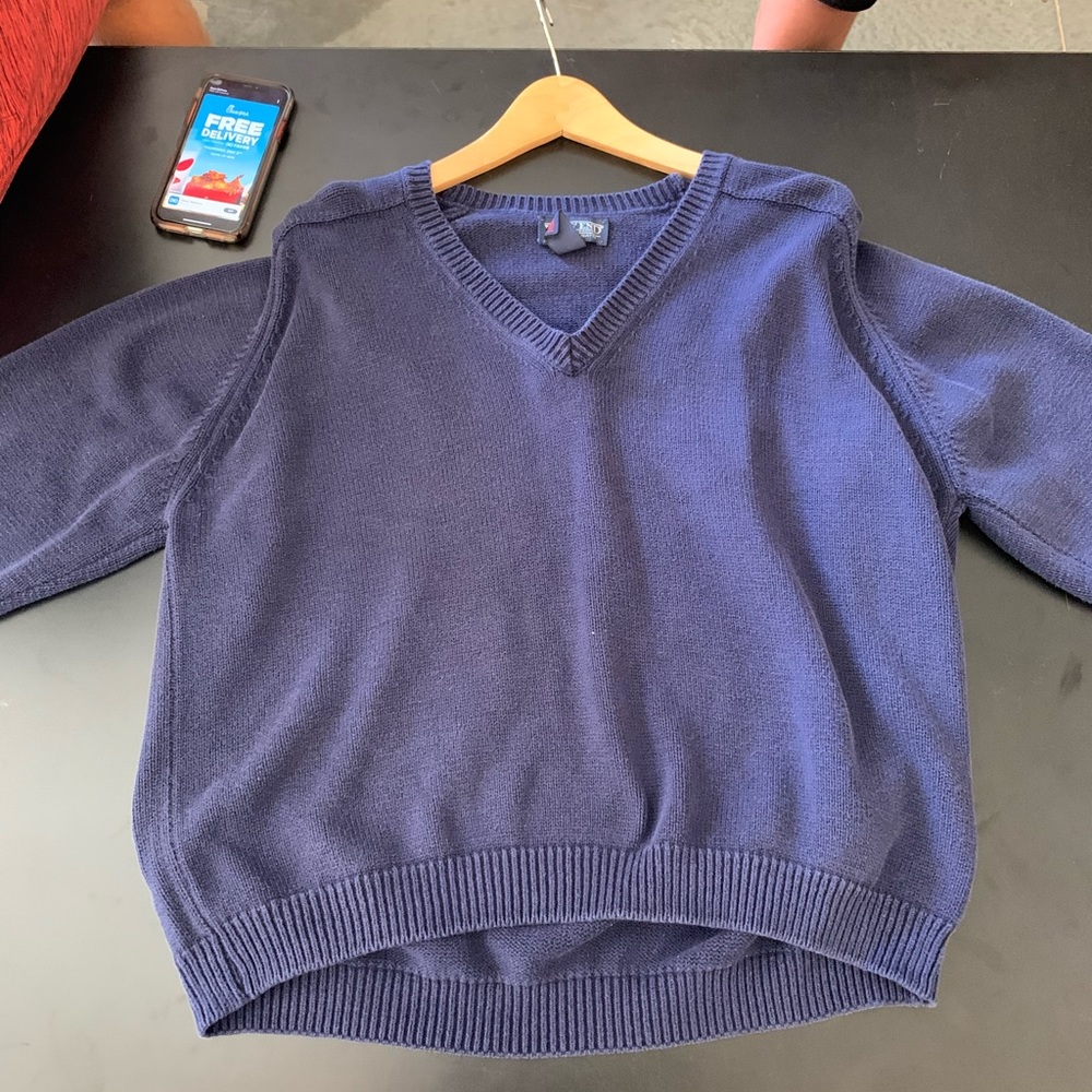 V-neck sweater sz LRG